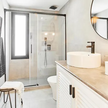 Villa In Center New Salt Water Pool