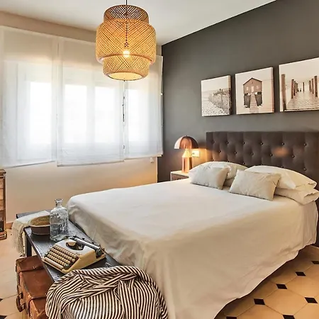 In Center New Salt Water Pool Villa *