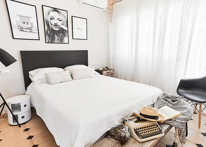 In Center New Salt Water Pool Villa Fuengirola