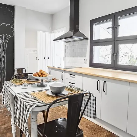 In Center New Salt Water Pool Villa