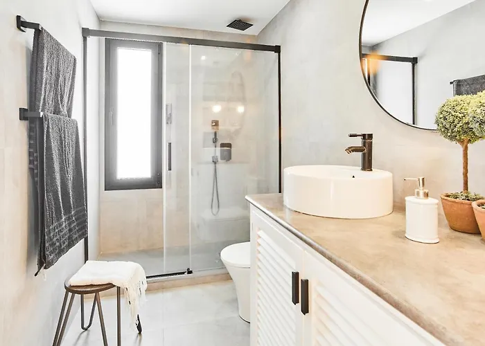 Villa In Center New Salt Water Pool