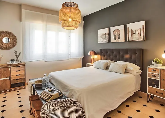 In Center New Salt Water Pool Villa *