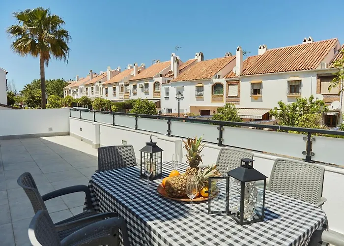 In Center New Salt Water Pool Villa *