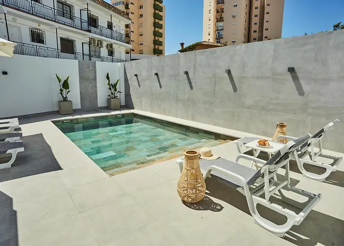 In Center New Salt Water Pool Villa