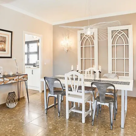 빌라 In Center New Salt Water Pool